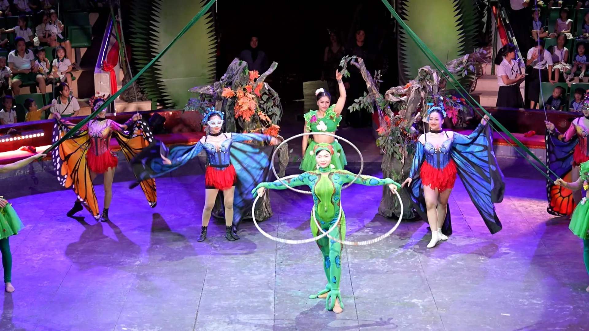 Đi xem xiếc: Trẻ em háo hức, người lớn tìm về ký ức